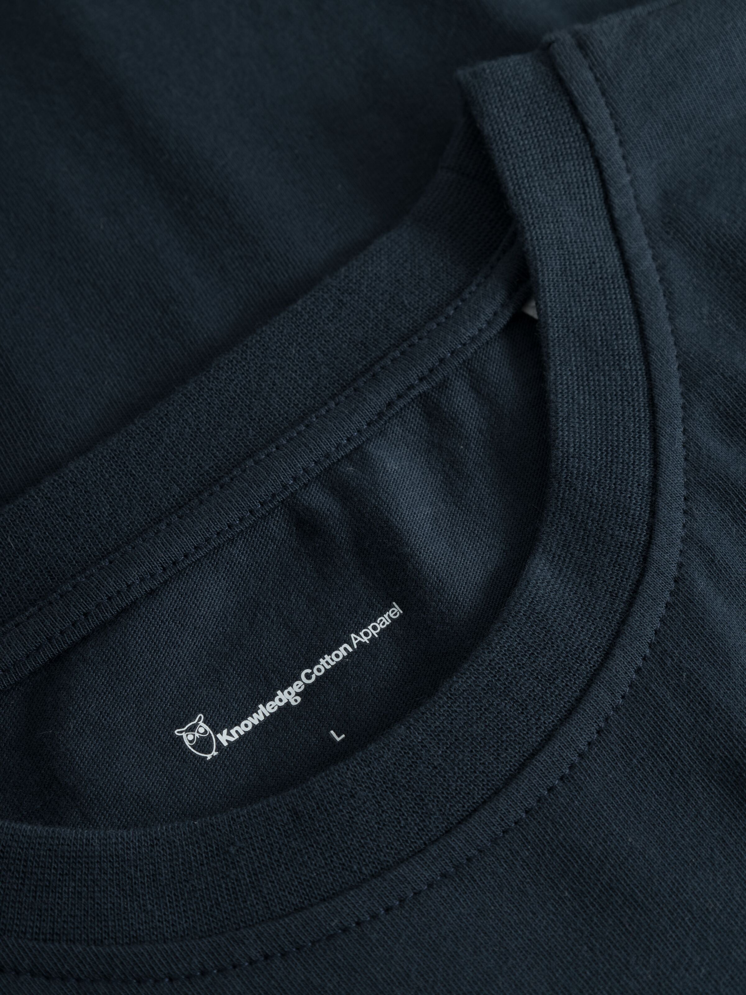 KnowledgeCotton Apparel - Regular whale front print t-shirt - GOTS/Vegan - Total Eclipse