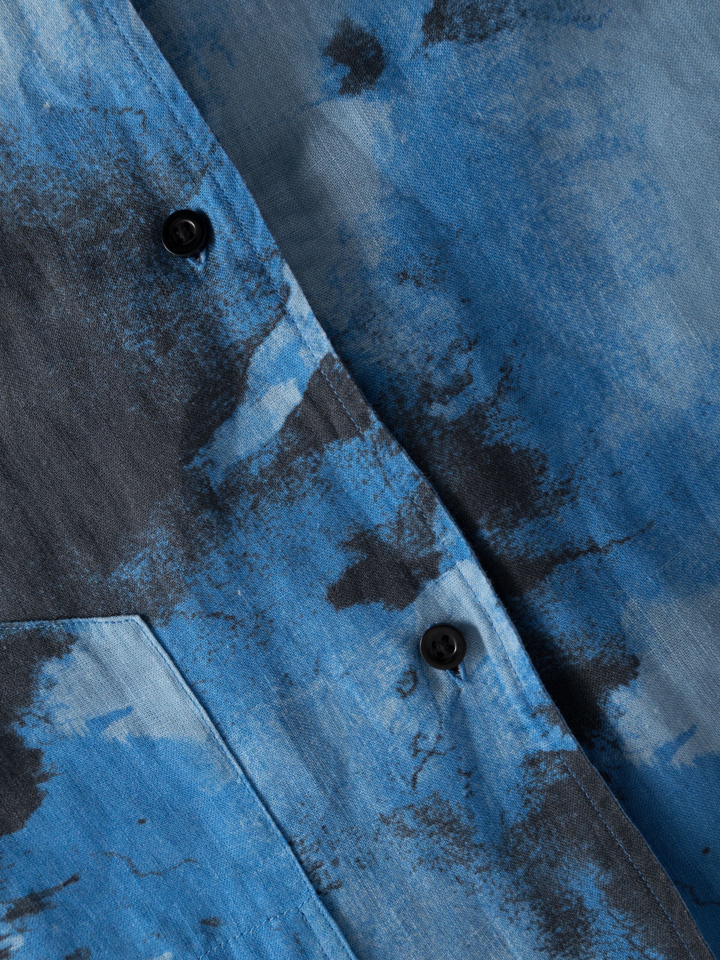 KnowledgeCotton Apparel  - Boxed fit AOP short sleeved linen shirt GOTS/Vegan