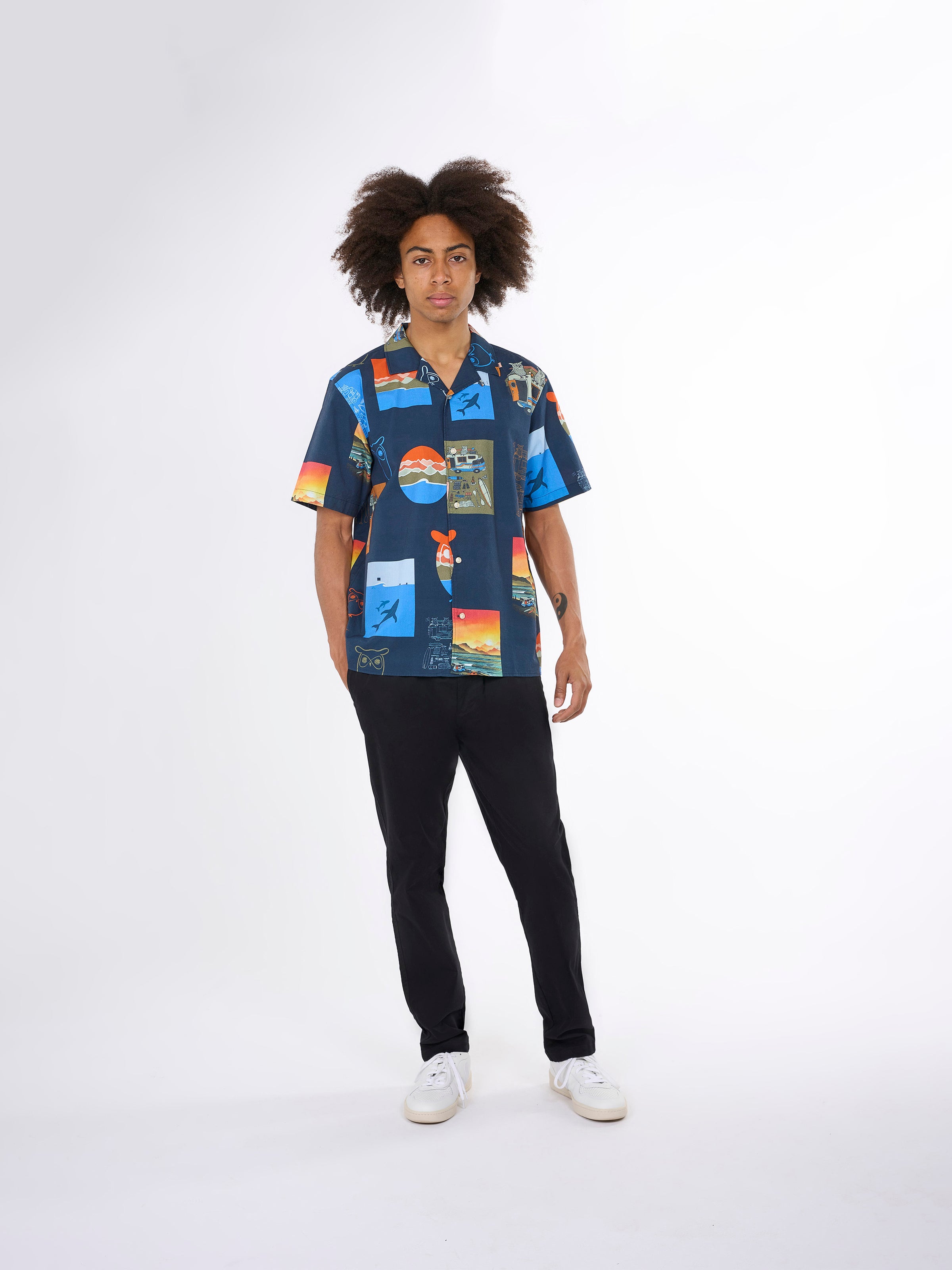 KnowledgeCotton Apparel - Boxed fit AOP short sleeved shirt - GOTS/Vegan