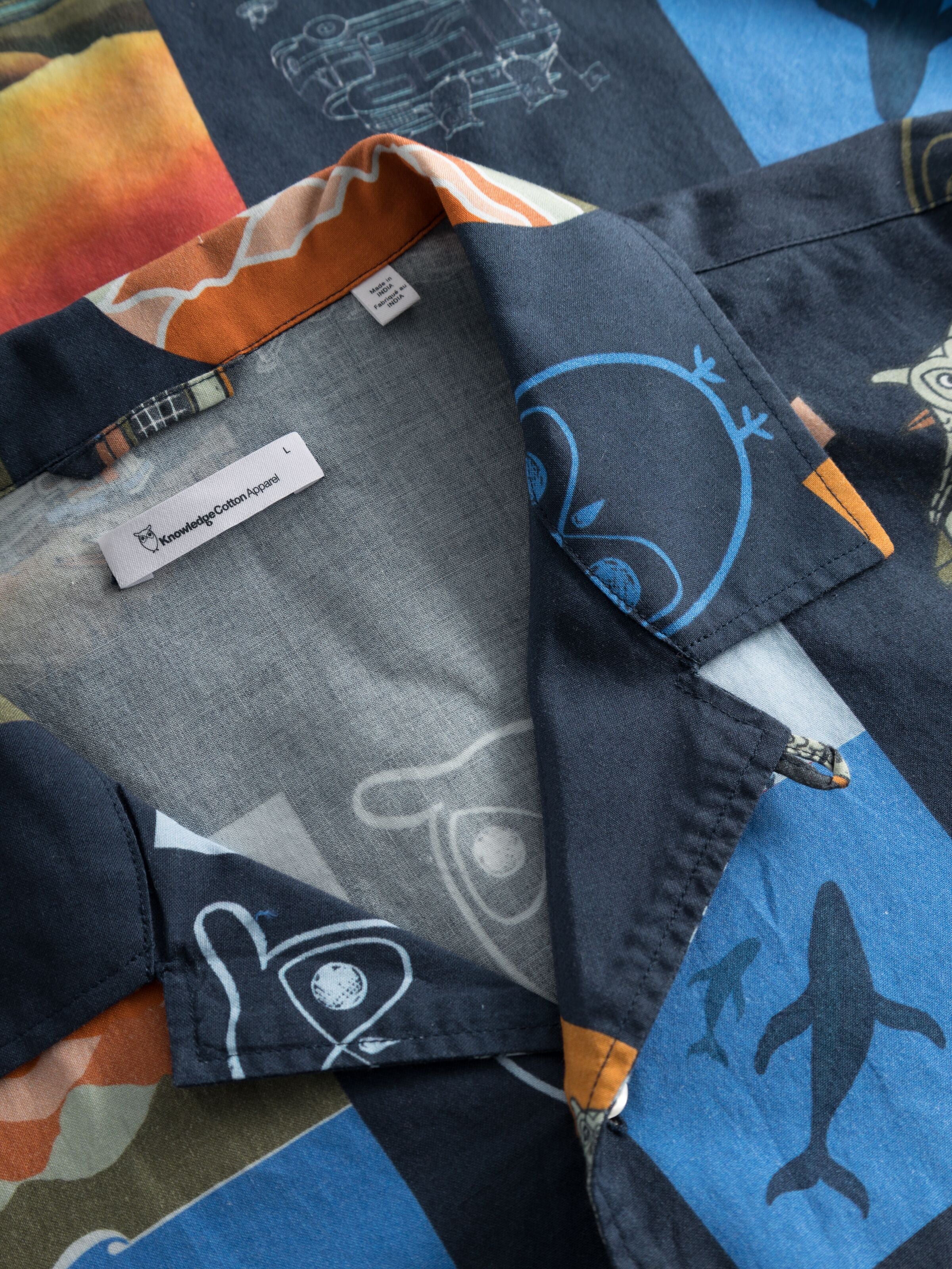 KnowledgeCotton Apparel - Boxed fit AOP short sleeved shirt - GOTS/Vegan