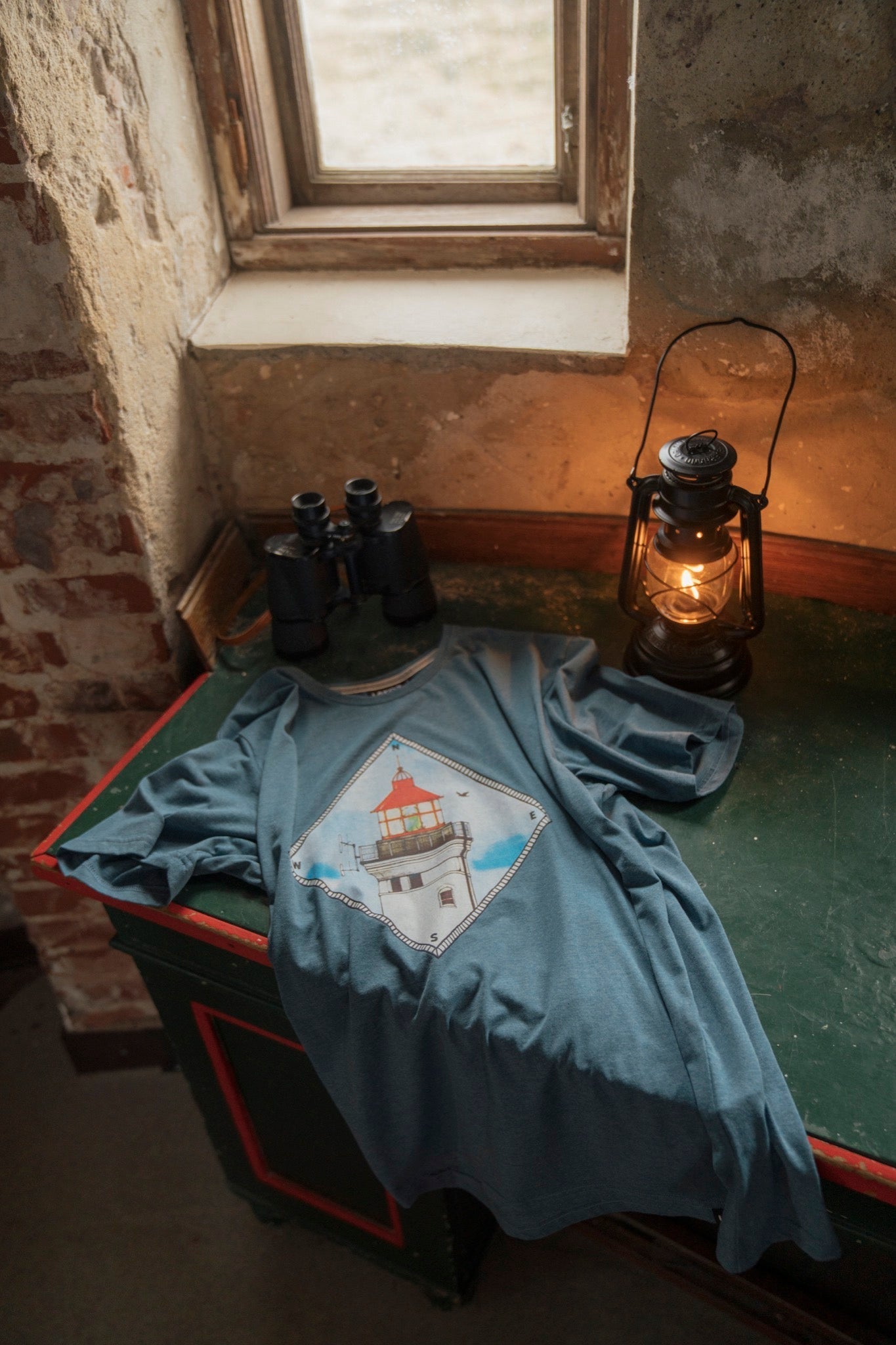 White Sands Lighthouse T-shirt (Medium Blue)