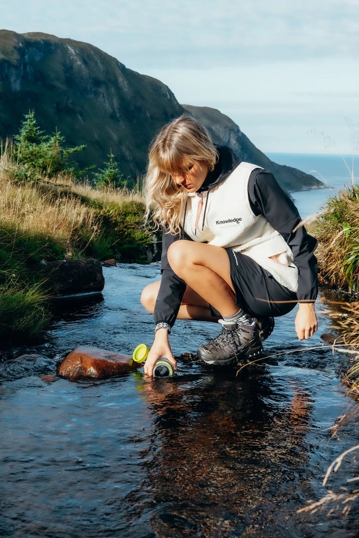 KnowledgeCotton Apparel  - Teddy fleece hood vest with rib stop in contrast color - GRS/Vegan PETA