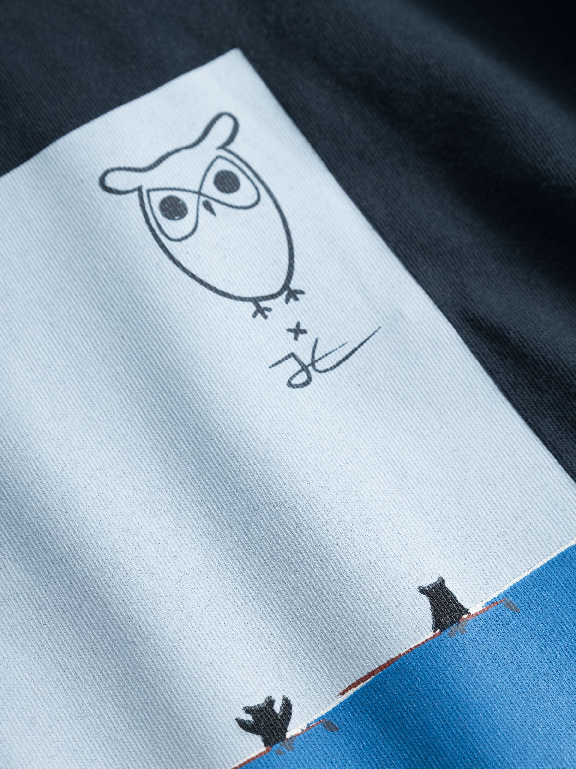 KnowledgeCotton Apparel  - Regular whale front print t-shirt - GOTS/Vegan - Total Eclipse