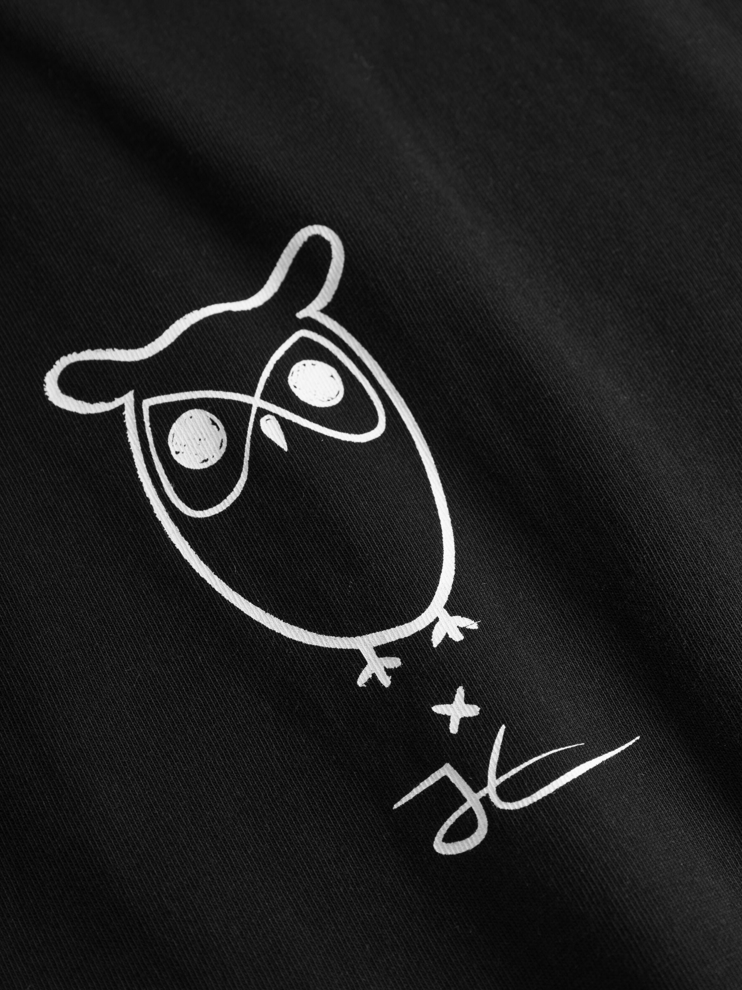 KnowledgeCotton Apparel  - Loose camp front print t-shirt - GOTS - Black Jet