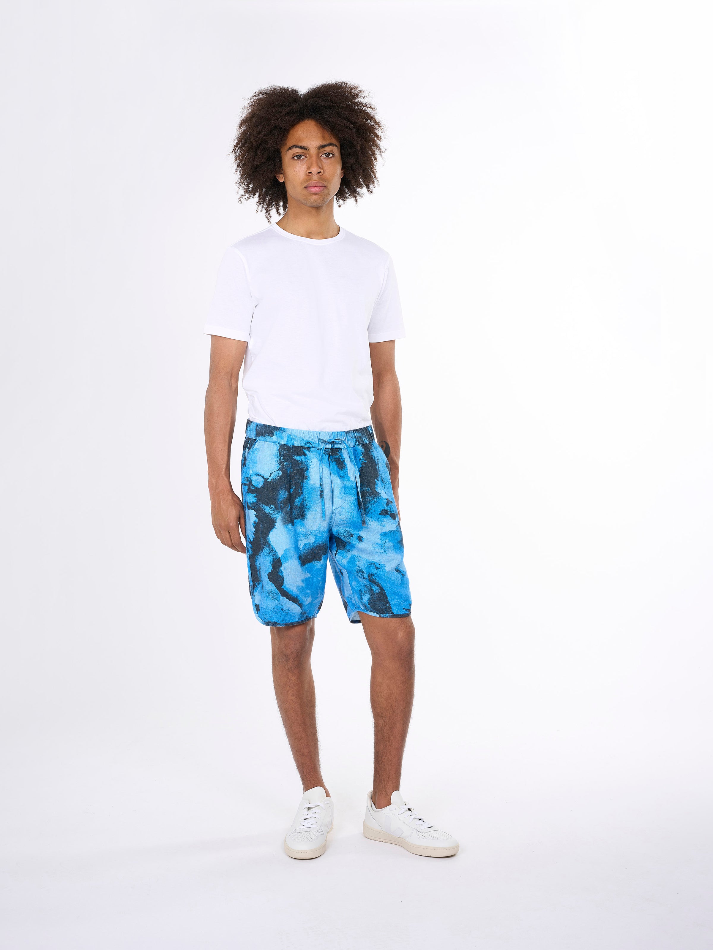 KnowledgeCotton Apparel  - Loose linen AOP shorts - GOTS/Vegan