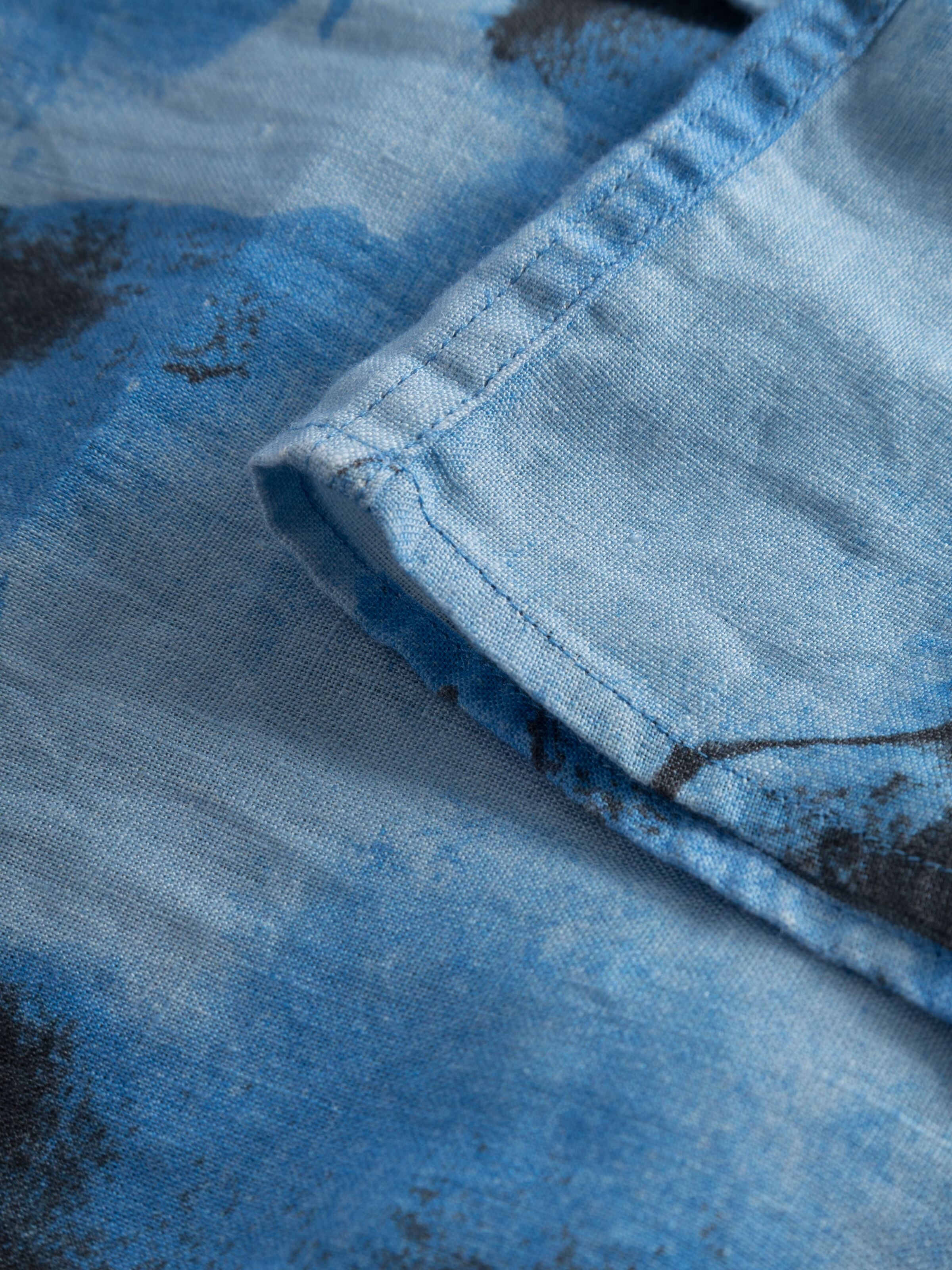 KnowledgeCotton Apparel  - Boxed fit AOP short sleeved linen shirt GOTS/Vegan