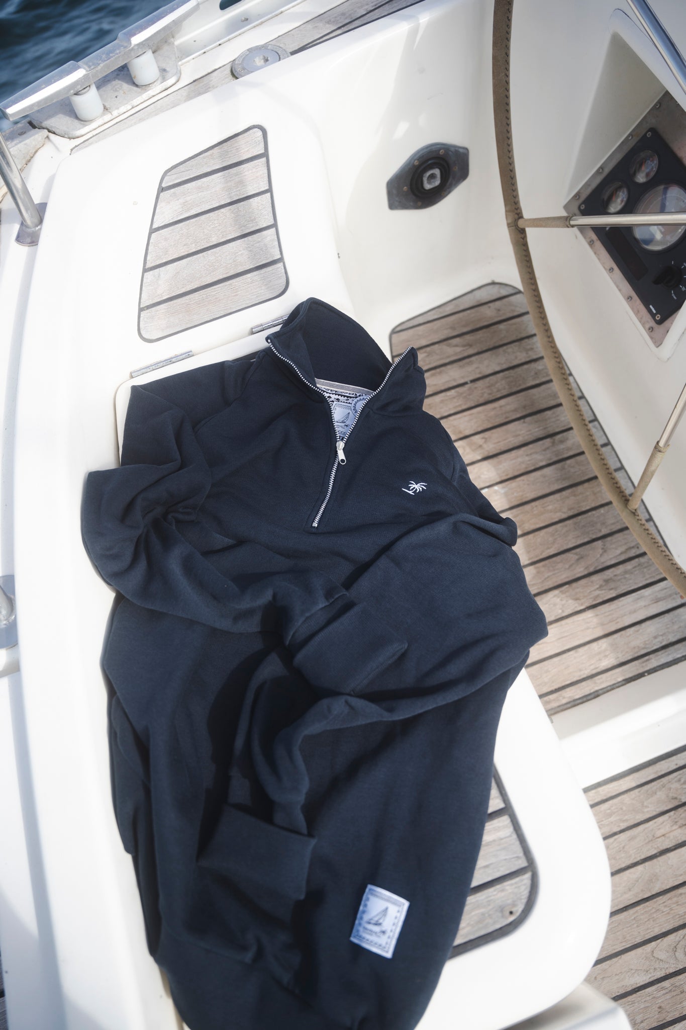 Lakor - Havana Turtle Neck (Navy)