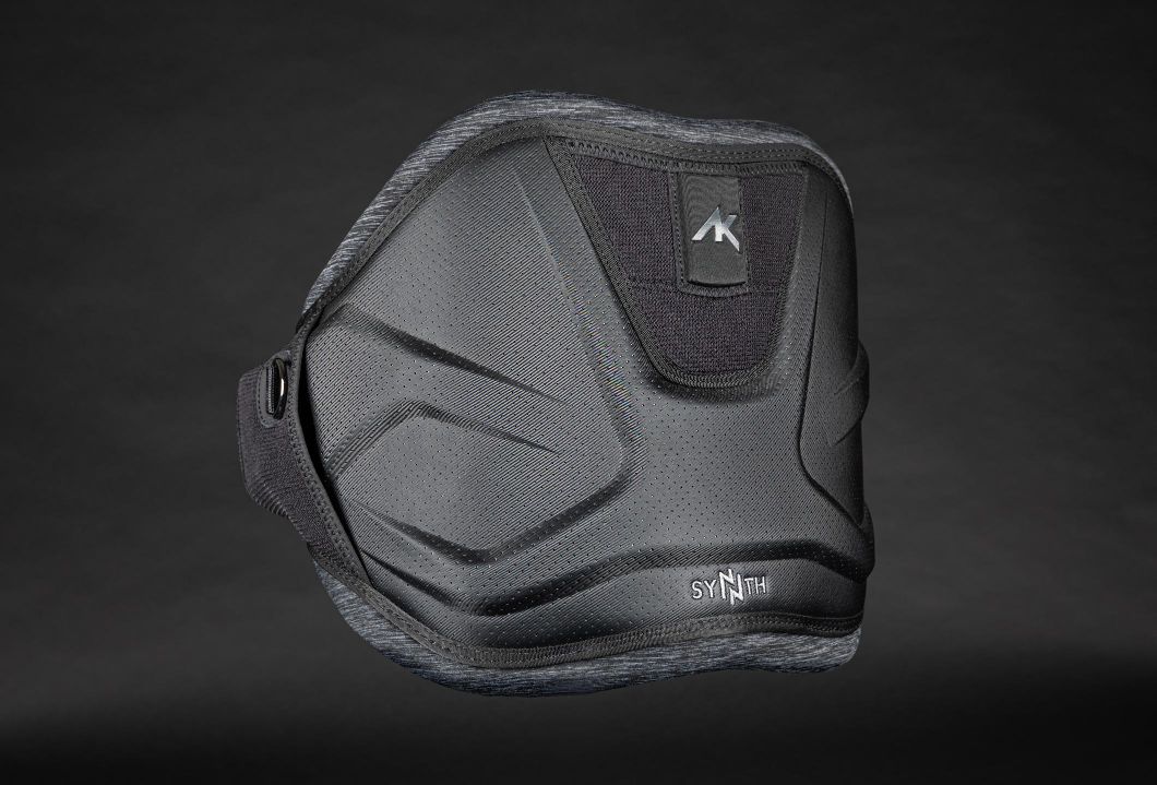 AK Synth Trapez Sort