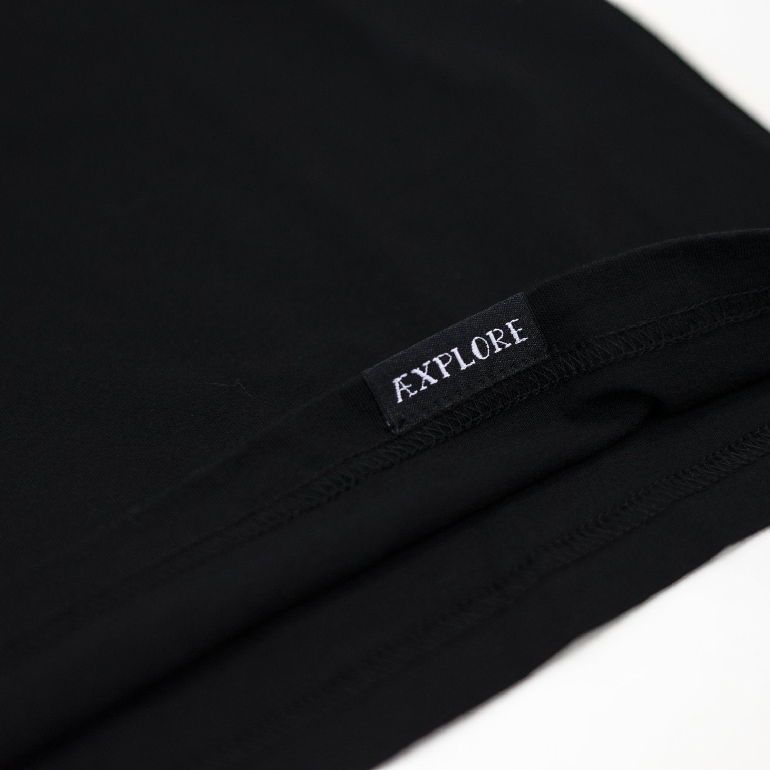 Lakor - Egret Black Skate T-shirt